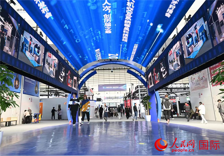 11月7日上午，2023年世界互聯(lián)網(wǎng)大會“互聯(lián)網(wǎng)之光”博覽會在浙江烏鎮(zhèn)開幕。人民網(wǎng)記者 葉賓得攝