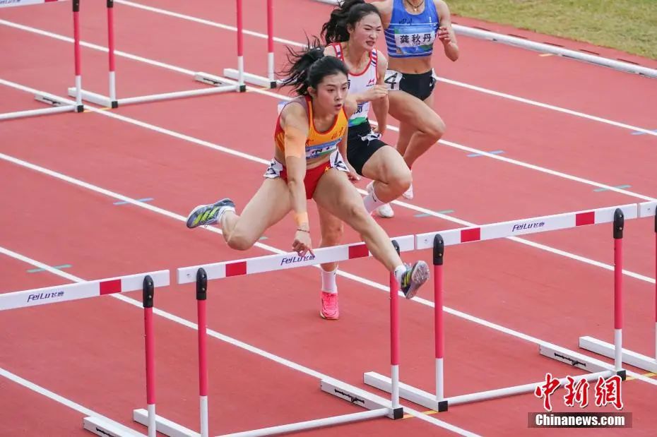 圖為吳艷妮在10日的比賽中。陳冠言 攝