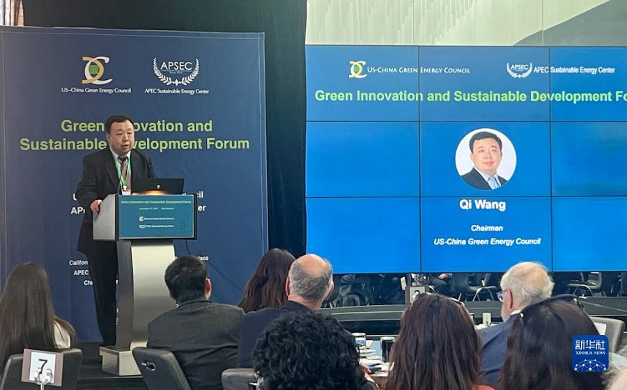 11月13日，美中綠色能源促進(jìn)會(huì)會(huì)長(zhǎng)王麒在舊金山舉行的“綠色創(chuàng)新與可持續(xù)發(fā)展論壇”上發(fā)言。新華社記者 譚晶晶 攝