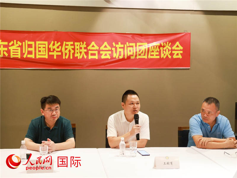 中國駐里約總領(lǐng)館副總領(lǐng)事王尉育（中）在座談會上致辭。人民網(wǎng)記者 陳海琪攝