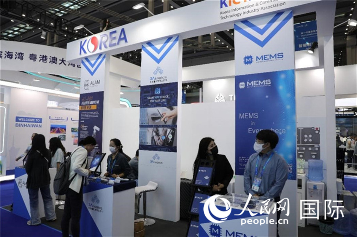 第二十五屆中國國際高新技術(shù)成果交易會15日在深圳開幕，圖為韓國企業(yè)展臺（人民網(wǎng)記者 魯揚攝）
