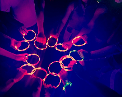 圖為玩家佩戴的手環(huán)。受訪者供圖