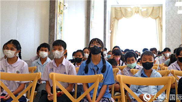 圖為獎助學(xué)金頒發(fā)現(xiàn)場。人民網(wǎng)記者 白元琪攝