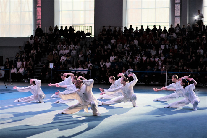 俄羅斯武術運動員進行示范表演。駐俄羅斯大使館供圖