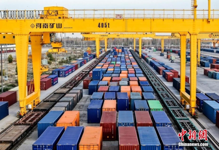 資料圖：霍爾果斯鐵路口岸有序排列的集裝箱。(無人機照片)<a target='_blank' href='/' ><p  align=