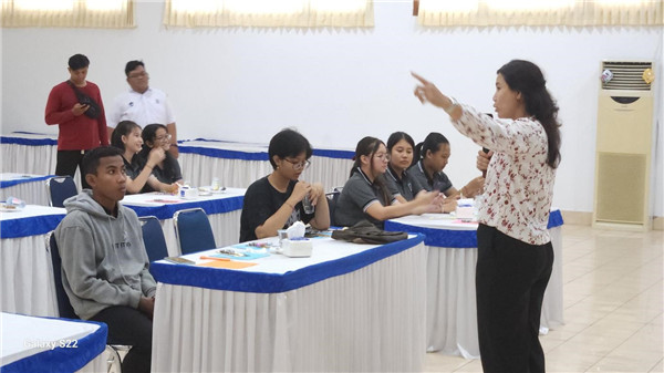 巴陵康孔子學(xué)院外方院長(zhǎng)普拉巴介紹孔子學(xué)院情況。主辦方供圖