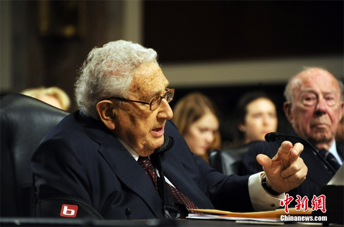 基辛格當(dāng)?shù)貢r(shí)間2015年1月29日在華盛頓出席國(guó)會(huì)聽證會(huì)時(shí)闡述了他對(duì)中國(guó)崛起的看法。<a target='_blank' href='/' _fcksavedurl='/'><p  align=