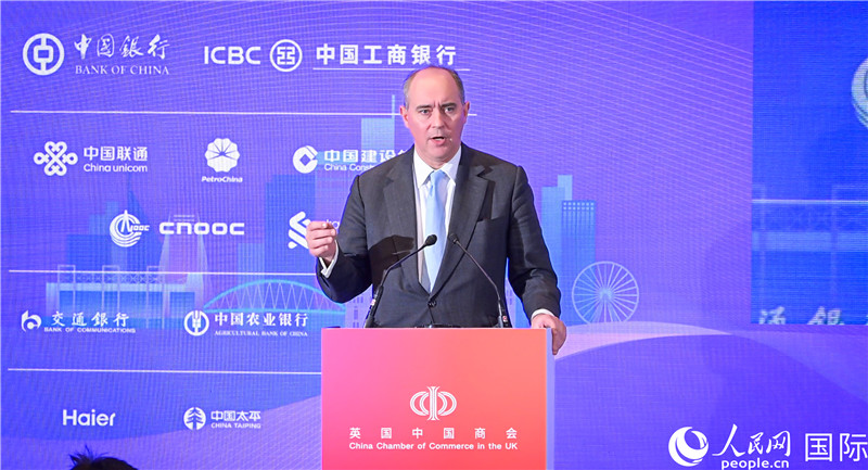 英國商業(yè)貿(mào)易部國務(wù)大臣（投資大臣）多米尼克·約翰遜與會。人民網(wǎng) 郭錦標攝