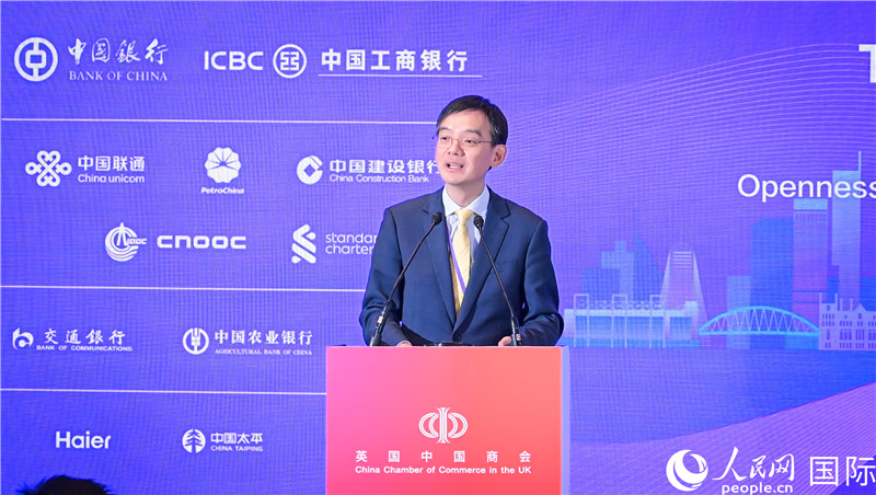 英國中國商會會長、中國銀行倫敦分行行長方文建 致歡迎辭。人民網(wǎng) 郭錦標攝