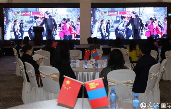 12月1日，活動現(xiàn)場播放防治結(jié)核病宣傳短片。人民網(wǎng)記者 霍文攝