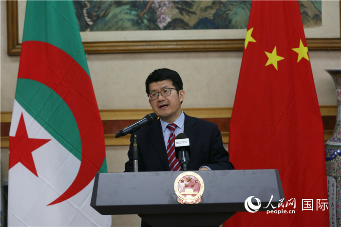 李健在招待會(huì)上致辭。人民網(wǎng)記者 郝瑞敏攝