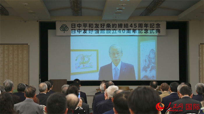 日本前首相福田康夫向活動(dòng)發(fā)來(lái)視頻賀詞。人民網(wǎng) 許可攝