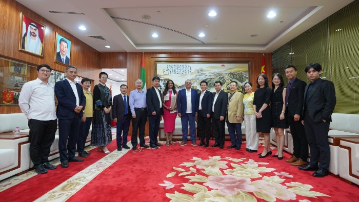 與會(huì)代表合影。阿聯(lián)酋中國和平統(tǒng)一促進(jìn)會(huì)供圖