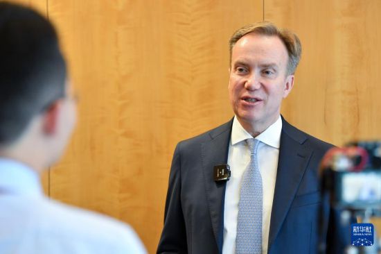 1月9日，在瑞士日內(nèi)瓦，世界經(jīng)濟論壇總裁博爾格·布倫德接受新華社記者專訪。新華社記者 連漪 攝