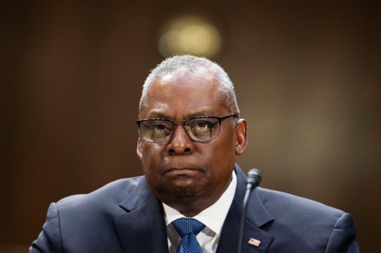 這是2023年10月31日，在美國(guó)首都華盛頓國(guó)防部長(zhǎng)奧斯汀出席國(guó)會(huì)聽證會(huì)。新華社記者劉杰攝