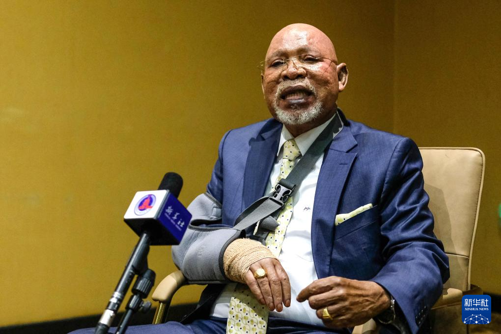 1月15日，烏干達(dá)外長奧東戈在坎帕拉舉行的不結(jié)盟運(yùn)動第19次峰會高級別官員會議期間接受新華社記者專訪。新華社發(fā)（阿佳拉·納瓦達(dá)攝）