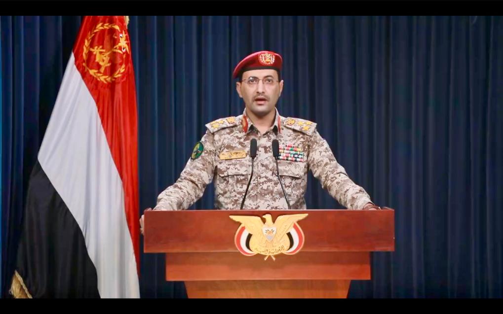 這張1月18日的視頻截圖顯示，也門胡塞武裝發(fā)言人葉海亞·薩雷亞發(fā)表聲明。新華社發(fā)