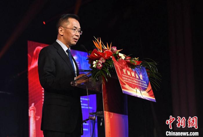 當?shù)貢r間1月16日晚，以“共同向未來”為題的慶祝中法建交60周年大型文藝晚會在巴黎舉辦。中國駐法國大使盧沙野出席晚會并致辭。 <a target='_blank' href='/' _fcksavedurl='/'><p  align=