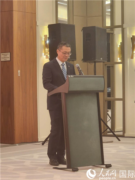 中國(guó)駐哈大使館公使銜參贊蘇予致辭。人民網(wǎng)記者 李強(qiáng)攝