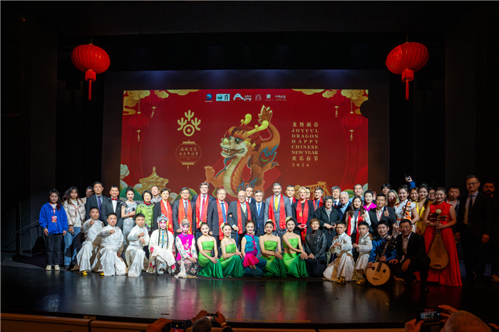 與會(huì)嘉賓合影。中國駐希臘大使館供圖