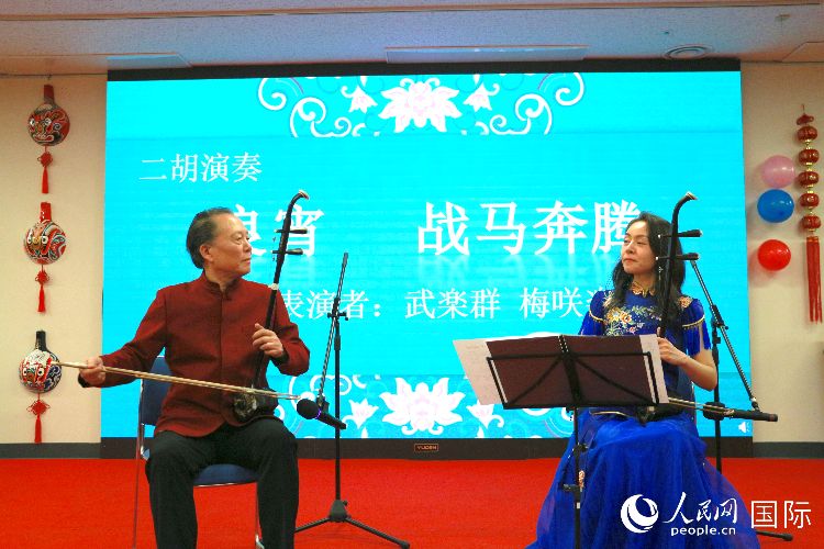 二胡合奏。人民網(wǎng) 許可攝