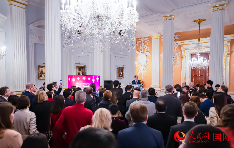 圖為2024 年倫敦金融城中國新年慈善酒會(huì)現(xiàn)場。人民網(wǎng) 郭錦標(biāo)攝