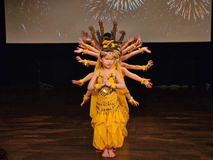 舞蹈《千手觀音》。中國(guó)駐瑞典大使館供圖。