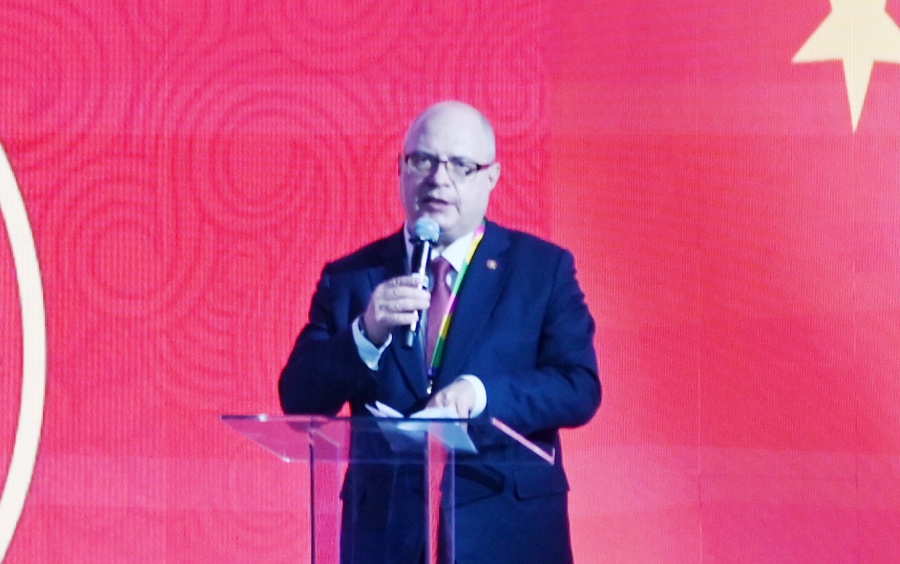 俄羅斯國家杜馬資產(chǎn)、土地和財(cái)產(chǎn)關(guān)系委員會(huì)主席兼俄中議員友好小組主席加夫里洛夫致辭。主辦方供圖