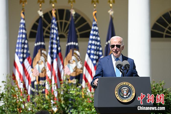當(dāng)?shù)貢r(shí)間4月25日，美國(guó)總統(tǒng)、民主黨人拜登以一段競(jìng)選視頻宣傳片，正式宣布2024年競(jìng)選連任。資料圖為拜登在白宮。 <a target='_blank' href='/' _fcksavedurl='/'><p  align=