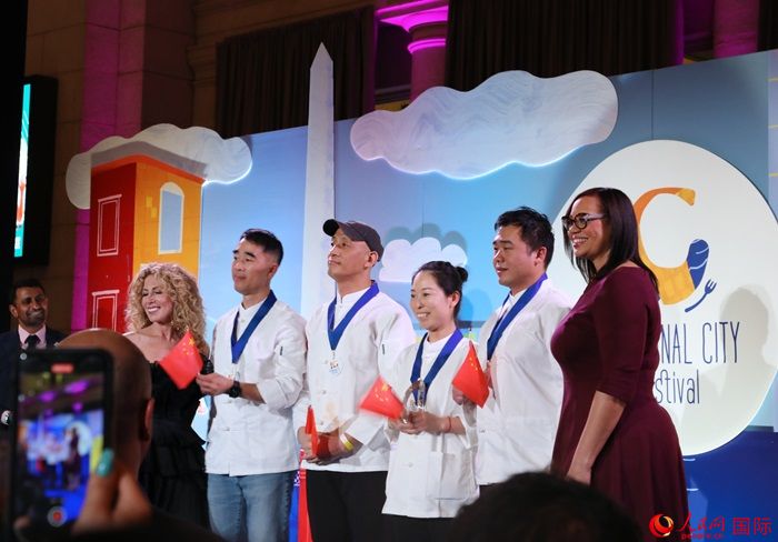 中國駐美國大使館的4名廚師榮獲專業(yè)評審亞軍。人民網(wǎng)記者 李志偉攝