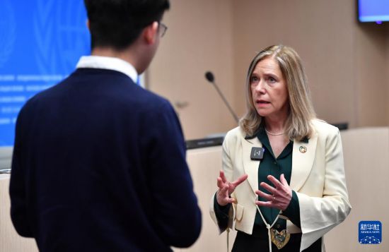 3月19日，在瑞士日內(nèi)瓦，世界氣象組織秘書長塞萊絲特·紹洛接受新華社記者專訪。新華社記者 連漪 攝