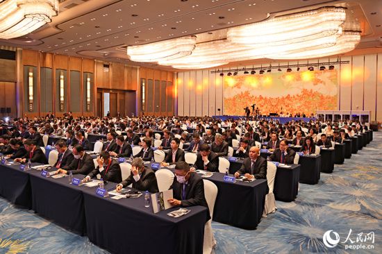 與會(huì)嘉賓濟(jì)濟(jì)一堂。人民網(wǎng)記者 陳博攝