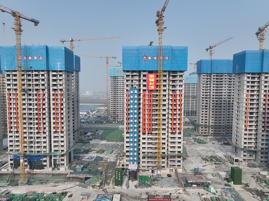 城中村改造一期封頂。賈子龍攝