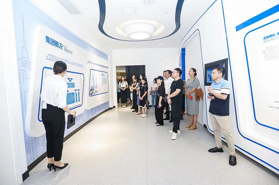 見面會(huì)參與人員在了解項(xiàng)目情況。單位供圖