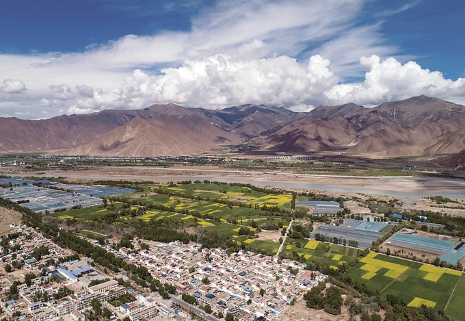 江蘇投入援藏資金支持拉薩開展村莊環(huán)境整治、人畜飲水安全等基礎(chǔ)設(shè)施和公共服務(wù)項目建設(shè)，打造“美麗鄉(xiāng)村·幸福家園”。 本報記者 萬程鵬 攝