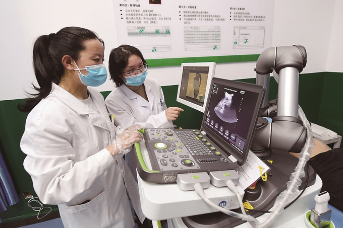 江蘇援藏投資三百萬元在林周縣人民醫(yī)院建設(shè)了拉薩市首臺套遠程超聲診斷系統(tǒng)。 本報記者 萬程鵬 攝