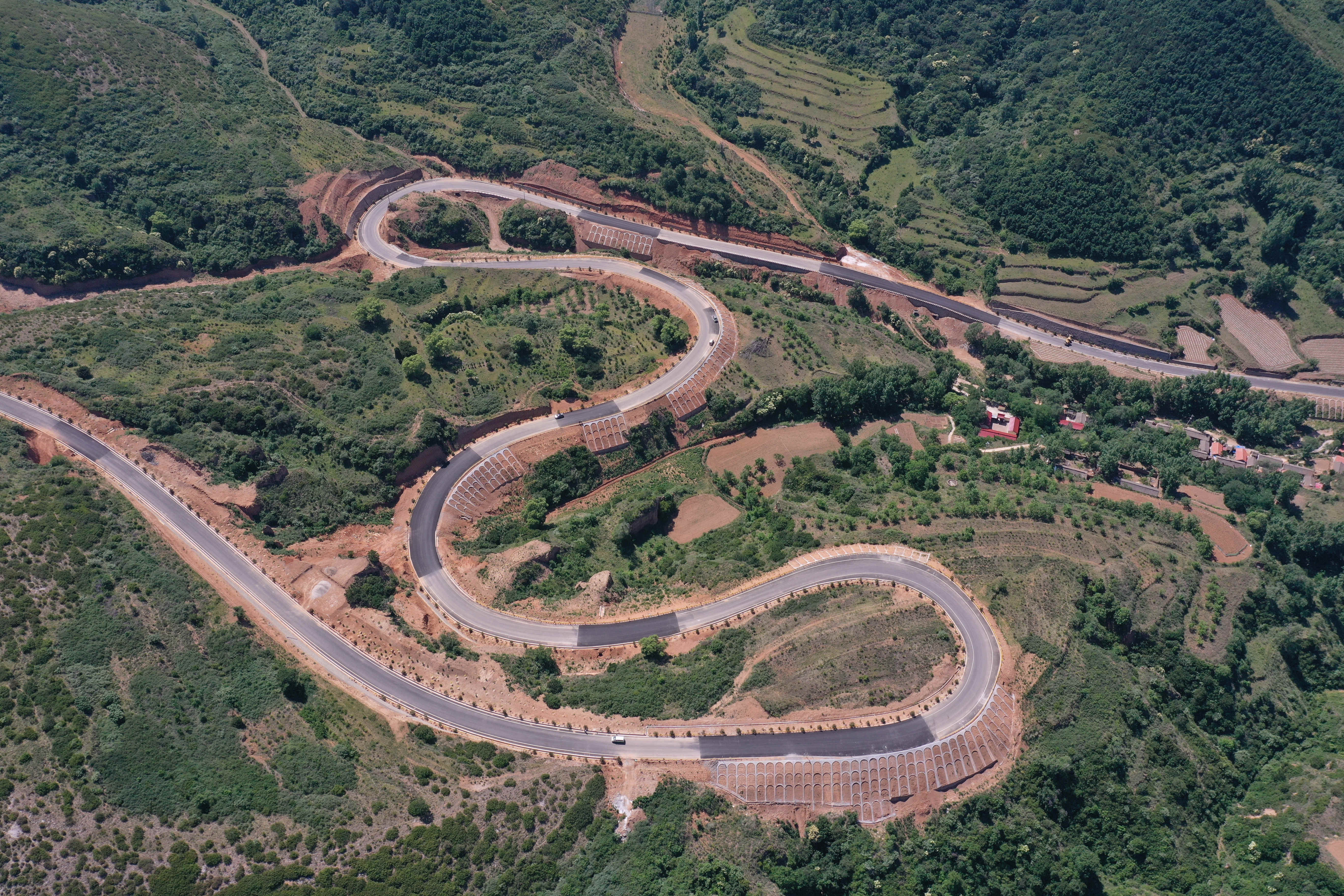 武鄉(xiāng)縣“四好農(nóng)村”航拍。張國(guó)平 攝