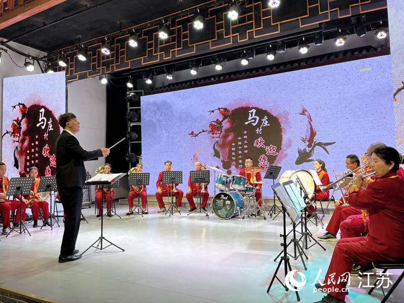 馬莊農(nóng)民樂團(tuán)在排練節(jié)目。人民網(wǎng) 李子佩攝