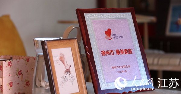 王繼蓮家庭獲得的部分榮譽(yù)。人民網(wǎng) 冷金明攝