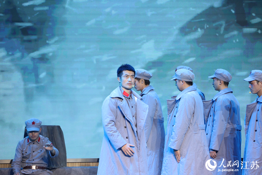 淮安市山陽小學(xué)帶來的紅色故事宣講《豐碑》。人民網(wǎng) 張瀚天攝