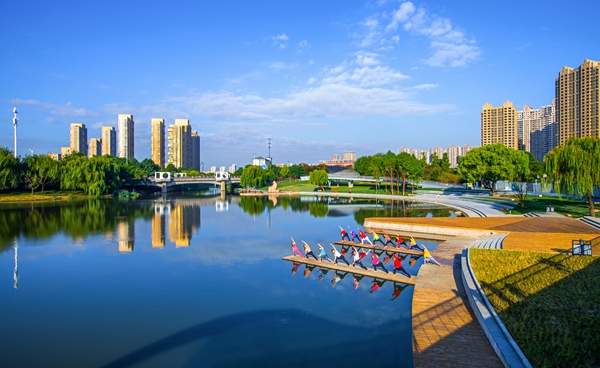 漫步街頭，科產(chǎn)城人融合的理念貫穿始終。無錫高新區(qū)管委會(huì)供圖