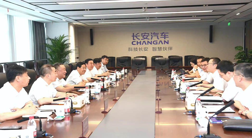 張濤帶隊(duì)赴重慶對接洽談項(xiàng)目。 白永民攝