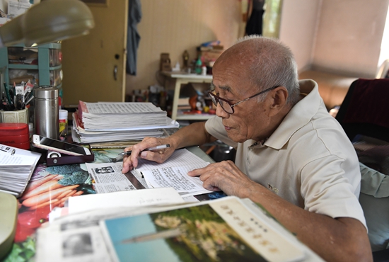 劉萬舉撰寫學(xué)黨史心得筆記。 受訪者供圖