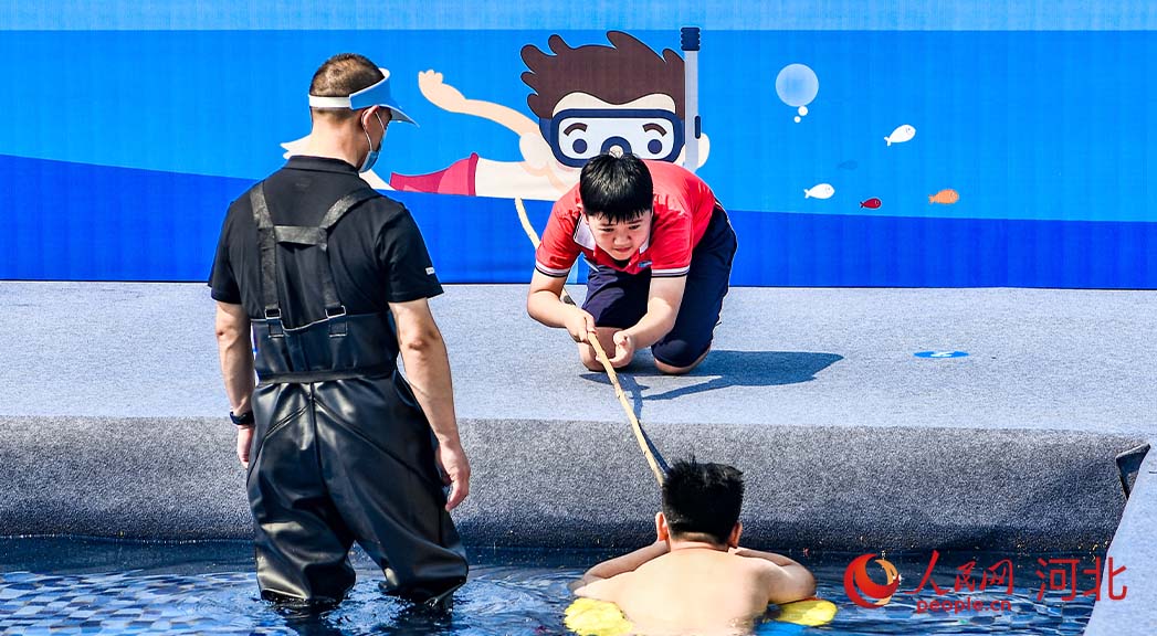 活動現(xiàn)場模擬演練。 人民網(wǎng) 周博攝