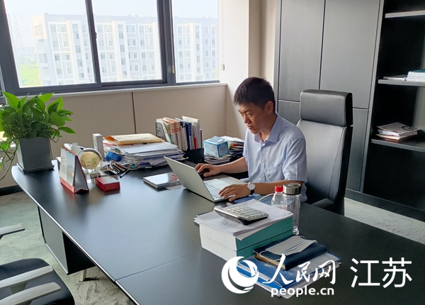 江蘇海安市2021年引進(jìn)的高端人才朱涼偉博士。人民網(wǎng)記者 王繼亮攝