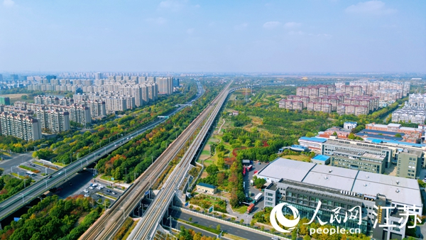 航拍幸福街道。人民網(wǎng)記者 王繼亮攝