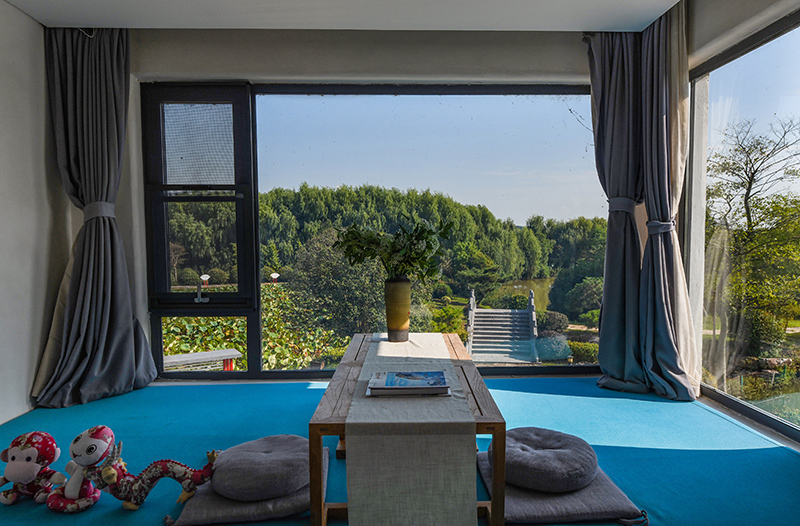 位于四頂山腳下的四頂山居，推窗見景，望山親水。吳芳攝