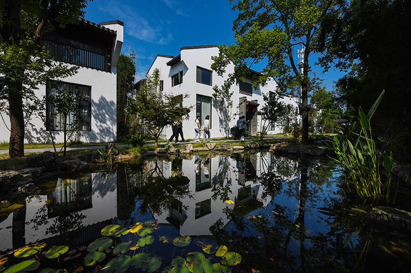 畈塘民宿群保留了江淮建筑的傳統(tǒng)風(fēng)格。吳芳攝