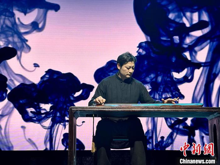 臺灣老師林法演奏《廣陵散》?！堺惥?攝