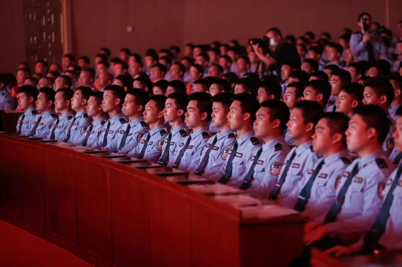 “平安印跡 忠誠警魂”湖北公安英模先進(jìn)事跡報(bào)告會舉行